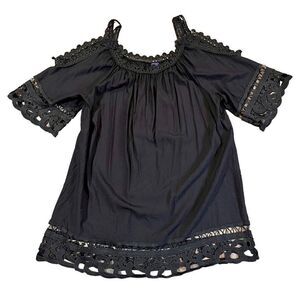 Swimsuits For All Vera Black Crocheted Cold Shoulder Coverup 6/8